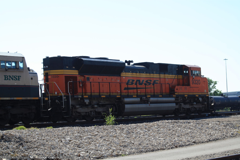 BNSF 9320